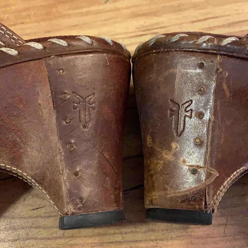 Frye Charlotte leather 8 wedge O ring stitched distressed brown mule clogs VGUC
